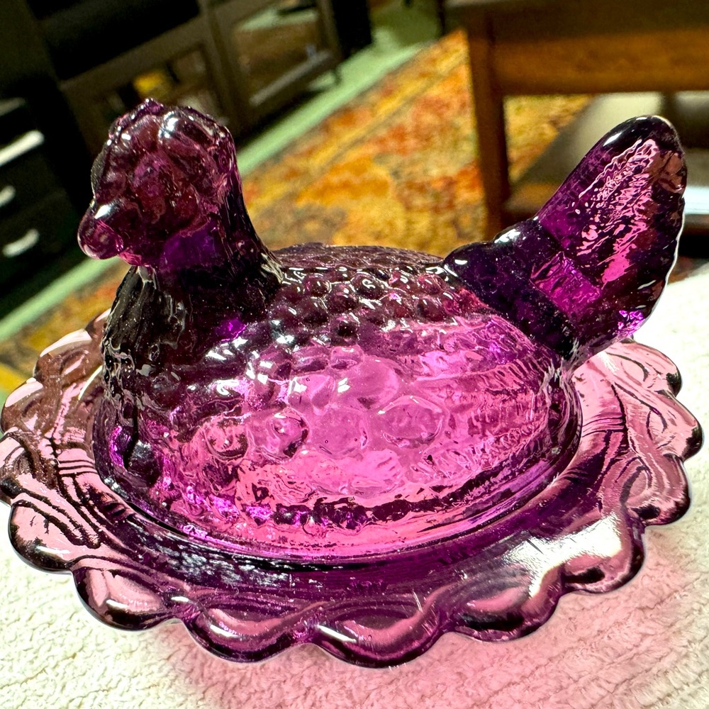 Amethyst hen on nest salt cellar